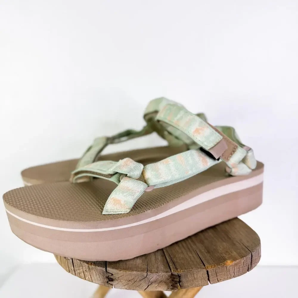 Teva Women's Flatform Universal Sandal Iridescence Rutabaga Outdoor Size 11 NWT